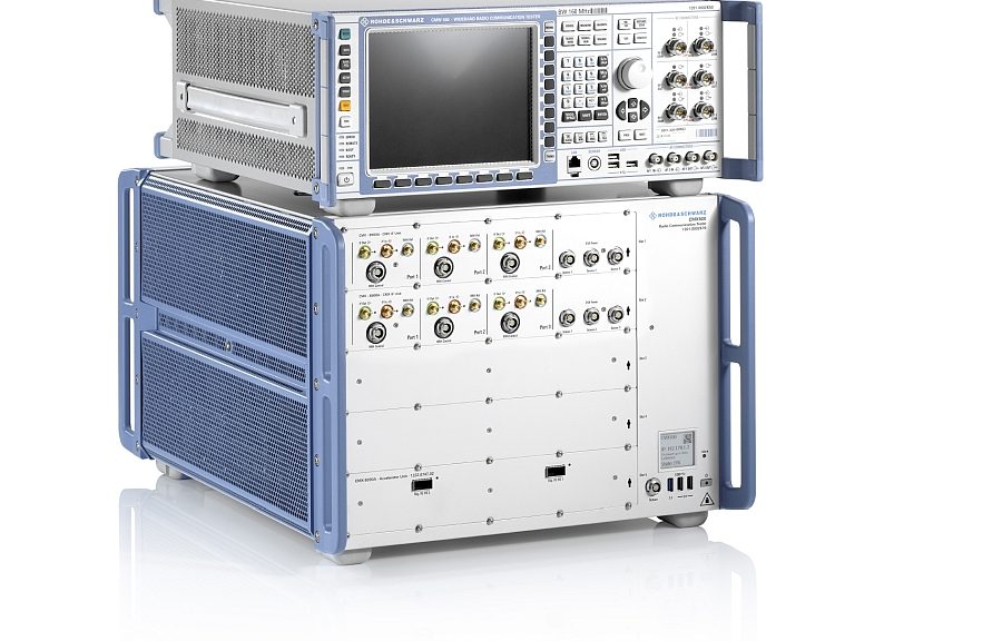 R&S CMX500 and R&S CMW500 5G communication testers from Rohde & Schwarz.