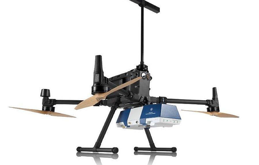 The Rohde & Schwarz R&S EVSD1000 analyzer mounted on a drone (UAV)